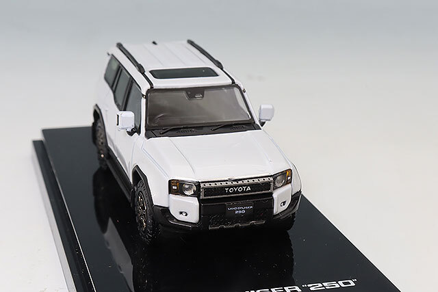 ホビージャパン 1/64 トヨタ ランドクルーザー 250 VX ガソリン車 右