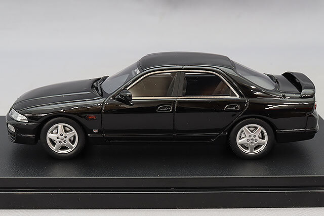 ハイストーリー 1/43 日産 スカイライン 4ドア セダン GTS25t