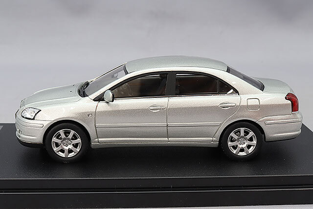 ハイストーリー 1/43 トヨタ アベンシス Li 2003 シルバーメタリック
