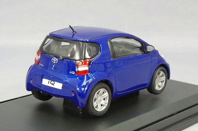 カララマ 1/43 トヨタ IQ ブルー