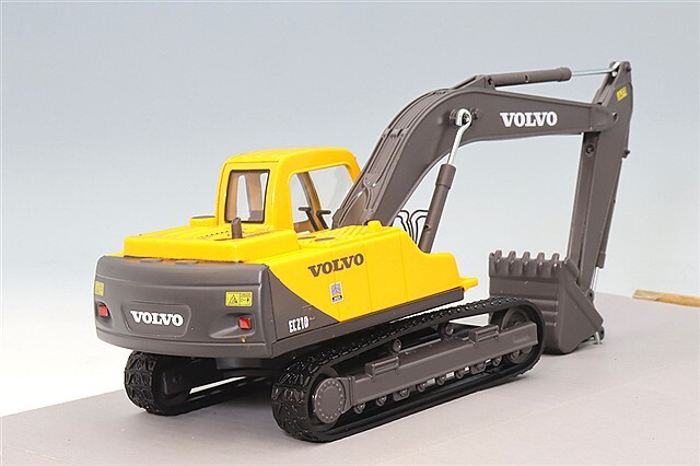 カララマ 1/50 ボルボ 掘削機 EC210