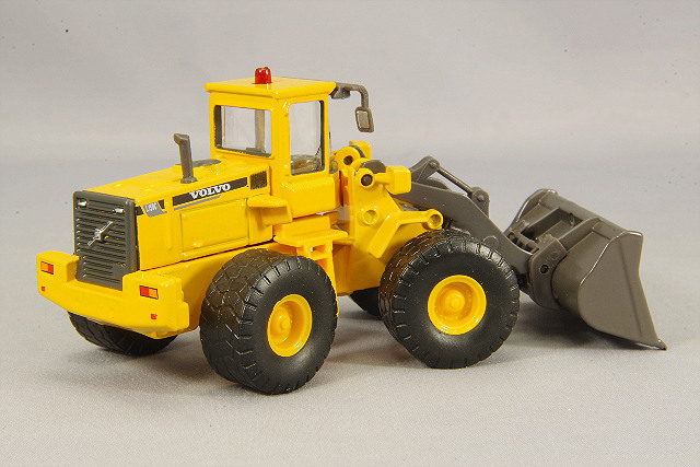 カララマ 1/87 ボルボ ブルドーザー L150C