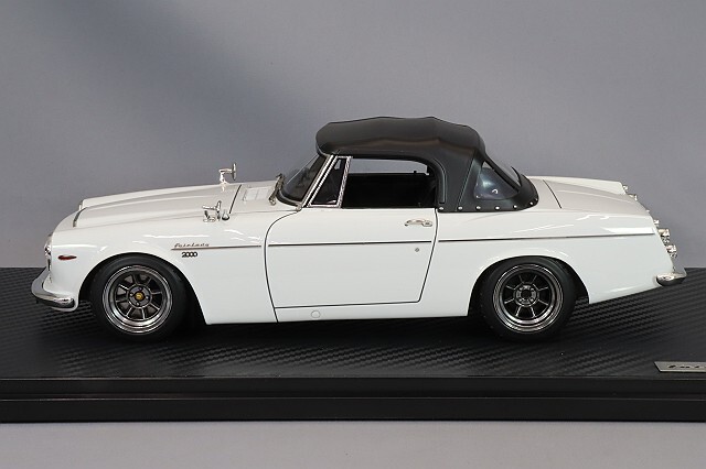 イグニッションモデル 1/18 ダットサン フェアレディ 2000 (SR311 