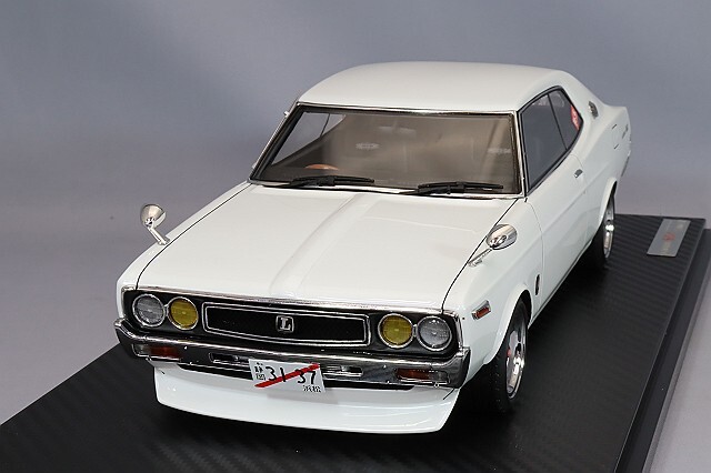 イグニッションモデル 1/18 日産 ローレル 2000SGX (C130) メタリック  