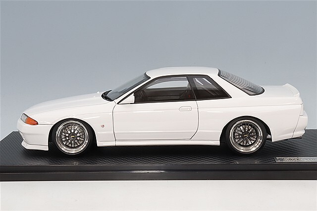 イグニッションモデル 1/18 日産 スカイライン GT-R (R32) ホワイト