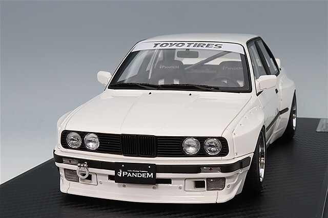 イグニッションモデル 1/18 パンデム 30 ホワイト/パンデムオリジナル