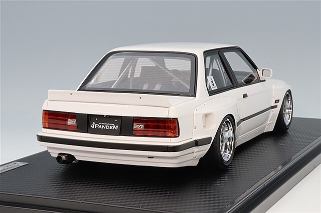 イグニッションモデル 1/18 パンデム 30 ホワイト/パンデムオリジナル