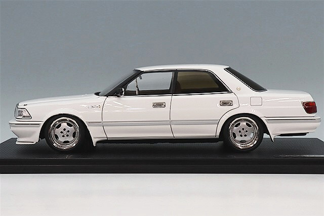 イグニッションモデル 1/18 トヨタ クラウン ロイヤルサルーンG (130