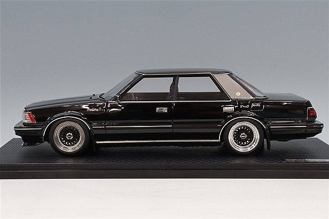 イグニッションモデル 1/18 トヨタ クラウン 2.8