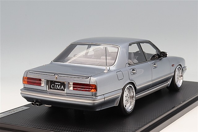 イグニッションモデル 1/18 日産 グロリア シーマ (Y31) ライトブルー