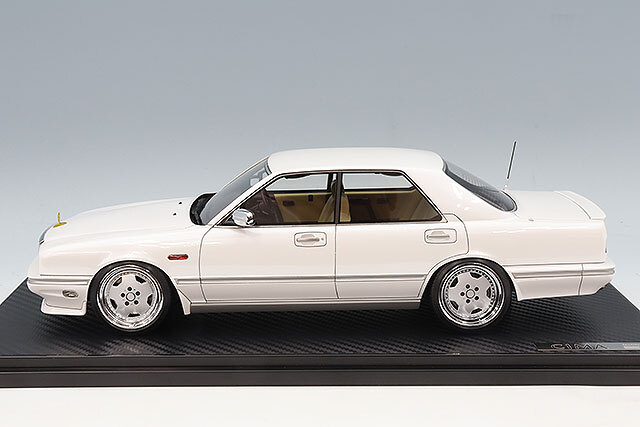 イグニッションモデル 1/18 日産 セドリック シーマ (Y31) パール