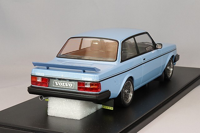 イクソ 1/18 ボルボ 240 ターボ カスタム 1986 メタリックライトブルー