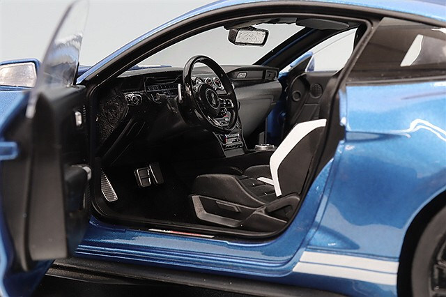 イクソ 1/18 フォード マスタング シェルビー GT500 2022 ブルーメタリック