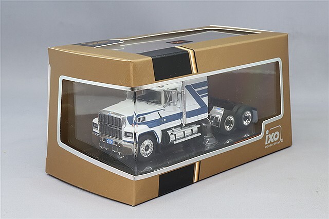 イクソ 1/64 フォード LTL-9000 1978 ホワイト/ブルー