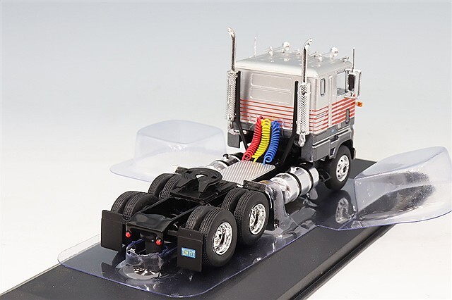 イクソ 1/64 フォード CL 9000 1976 シルバー/レッド