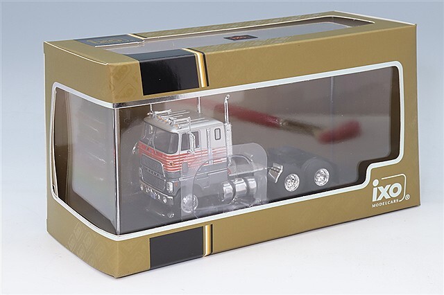 イクソ 1/64 フォード CL 9000 1976 シルバー/レッド