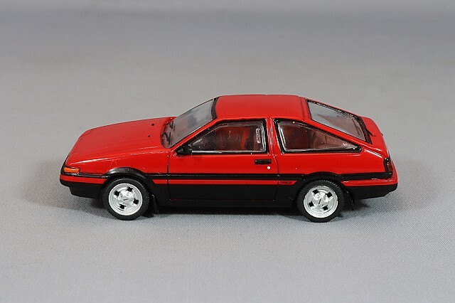 Tarmac 1/64 トヨタ スプリンター トレノ AE86 レッド/ブラック