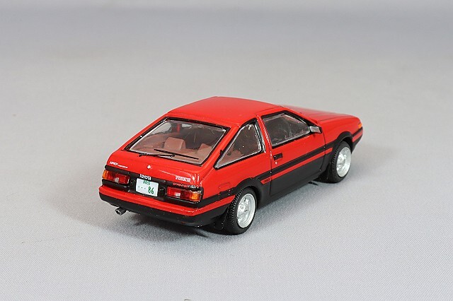 Tarmac 1/64 トヨタ スプリンター トレノ AE86 レッド/ブラック