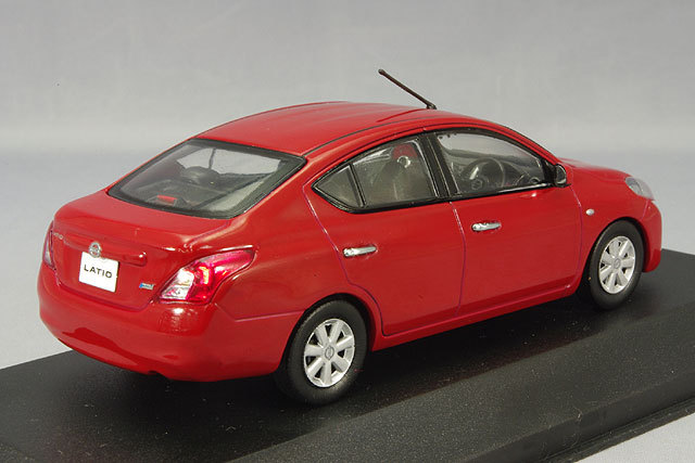 J-Collection 1/43 Nissan Latio (バーニングレッド) 完成品 khxv5rg J-コレクション 1/43 日産 ラティオ バーニングレッド