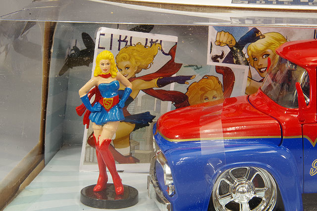 DC Bombshells Supergirl 1956 Ford F100 1:24 Scale Die-Cast