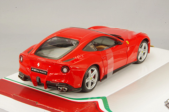 ブラゴ 1/24 フェラーリ F12 ベルリネッタ レッド