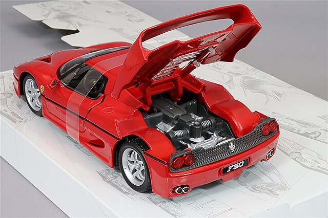 ブラゴ 1/24 フェラーリ F50 クローズドトップ レッド