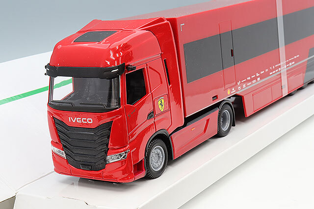 ブラゴ 1/43 イベコ S-Way 570 キャブ & トレーラー & フェラーリ SF