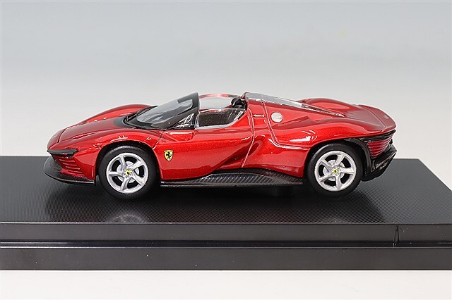 ブラゴ 1/64 フェラーリ デイトナ SP3 レッド