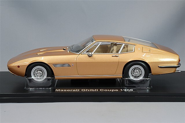 マセラティ　ギブリ　1/18モデル KKスケール 1/18 マセラティ ギブリ クーペ 1969 ゴールドメタリック