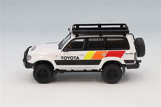 GCD 1/64 ランドクルーザー LC80 レトロフィット Ver. ホワイト (左