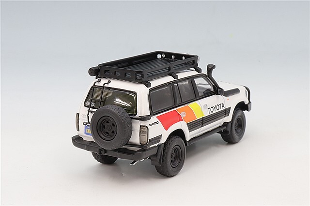 GCD 1/64 ランドクルーザー LC80 レトロフィット Ver. ホワイト (左