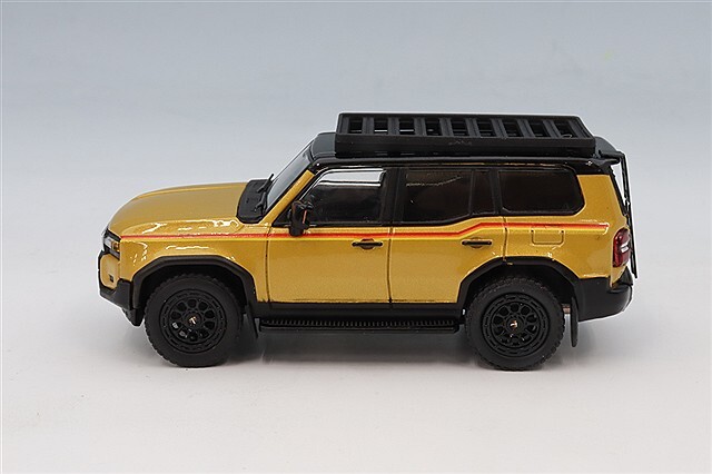 GCD 1/64 トヨタ ランドクルーザー プラド 250 デザートゴールド (左