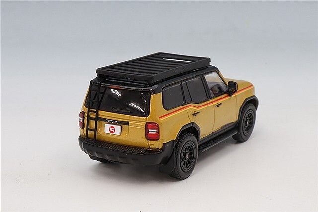 GCD 1/64 トヨタ ランドクルーザー プラド 250 デザートゴールド (左