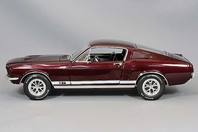アメリカンマッスル 1/18 1967 フォード マスタング 2+2 GT 