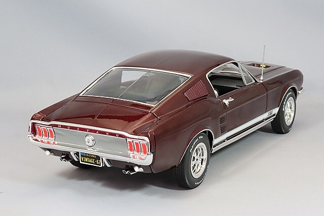 アメリカンマッスル 1/18 1967 フォード マスタング 2+2 GT 