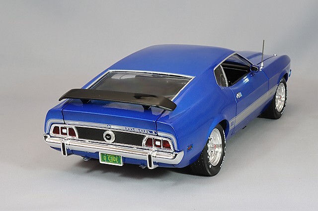 アメリカンマッスル 1/18 1973 フォード マスタング マッハ 1 ブルー 