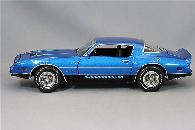 オートワールド1978 ポンティアック・ファイアバード・フォーミュラ American Muscle 1978 Pontiac Firebird Formula 1:18 Scale