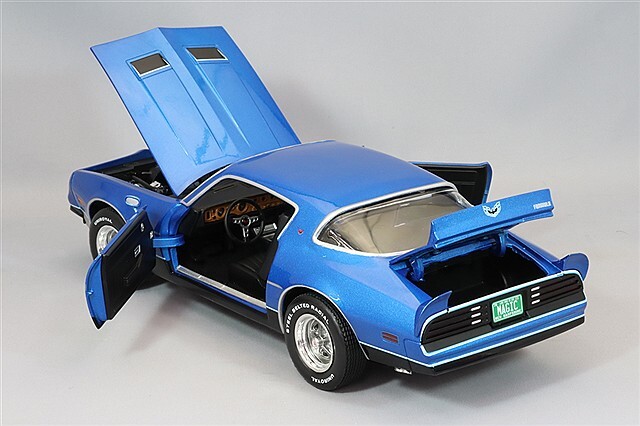 ポンティアック ファイヤーバード ROAD signature1/18スケール Amazon | Road Signature ポンティアック 1969 ファイアバード