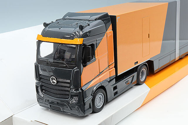 ブラゴ 1/43 メルセデスベンツ アクトロス キャブ & トレーラー