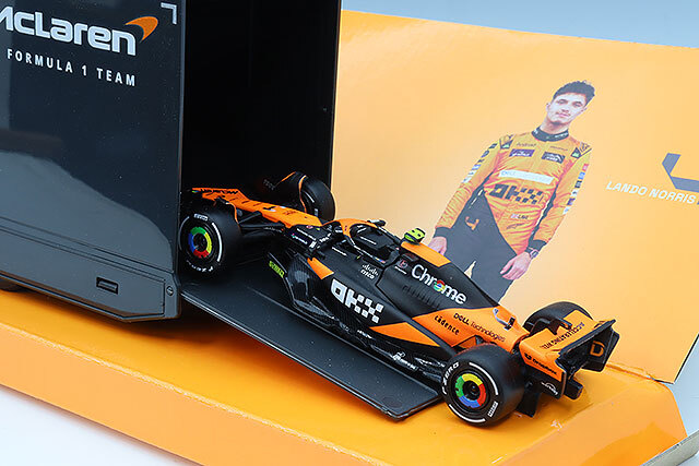 ブラゴ 1/43 メルセデスベンツ アクトロス キャブ & トレーラー