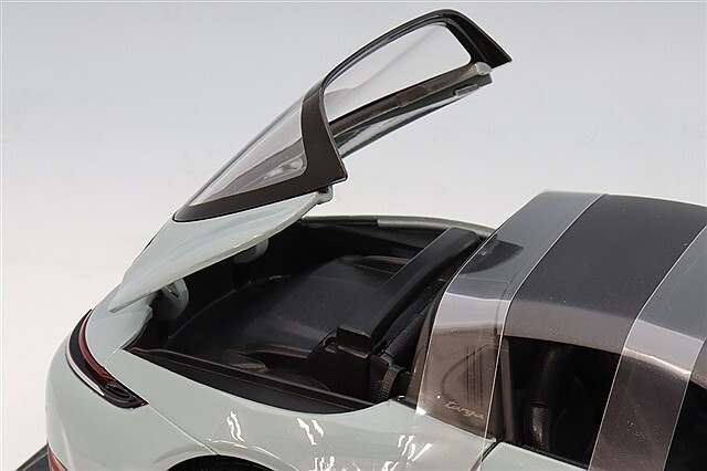 マイスト 1/18 ポルシェ 911 タルガ 4 GTS (992.2) メタリックグリーン