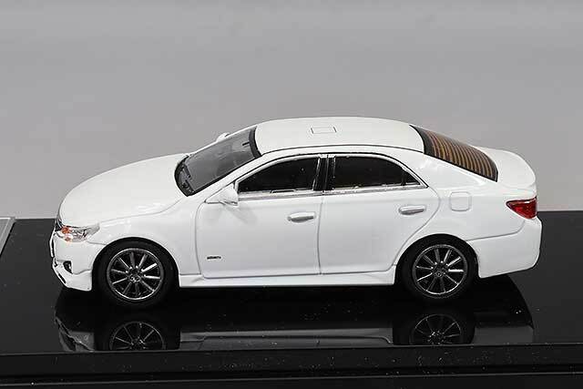 GCD 1/64 トヨタ MARK X 右ハンドル 覆面パトカー ホワイト