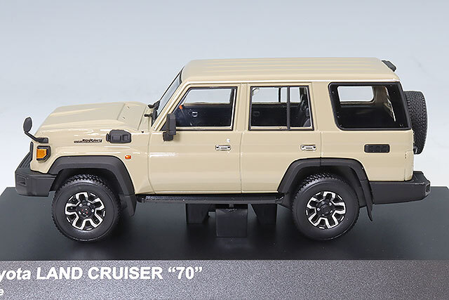 新型　ランドクルーザー70 1/43 ベージュ ハイストーリー 京商 1/43 トヨタ ランドクルーザー 70 ベージュ