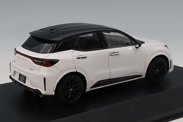 京商 1/43 レクサス LBX MORIZO RR ホワイトノーヴァガラスフレーク