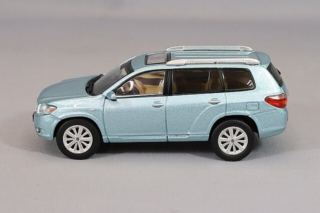 GCD 1/64 トヨタ ハイランダー シルバーブルー (左ハンドル)