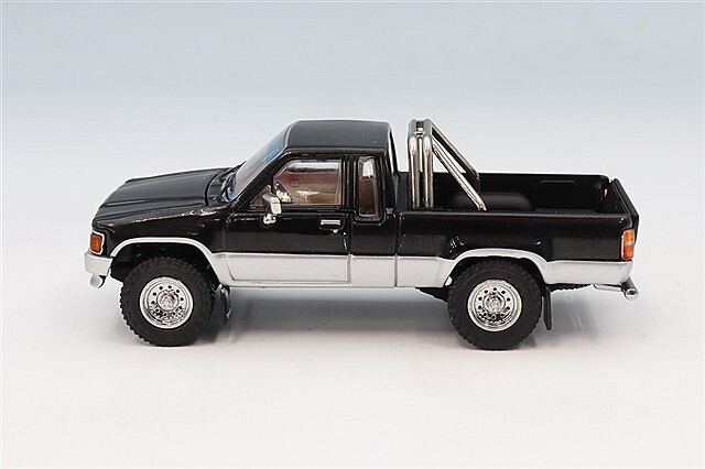 GCD 1/64 トヨタ ハイラックス SR5 エクストラキャブ 1985 左ハンドル
