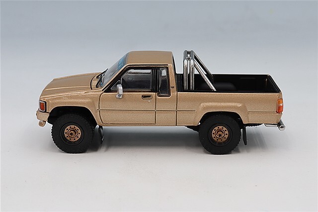 GCD 1/64 トヨタ ハイラックス SR5 エクストラキャブ 1985 左ハンドル
