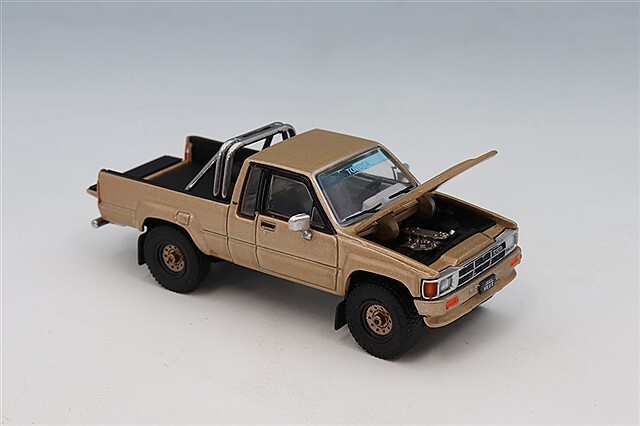 GCD 1/64 トヨタ ハイラックス SR5 エクストラキャブ 1985 左ハンドル
