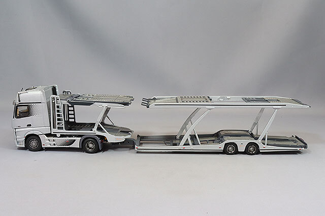 GCD 1/64 メルセデスベンツアクトロス 2 左ハンドル シルバー