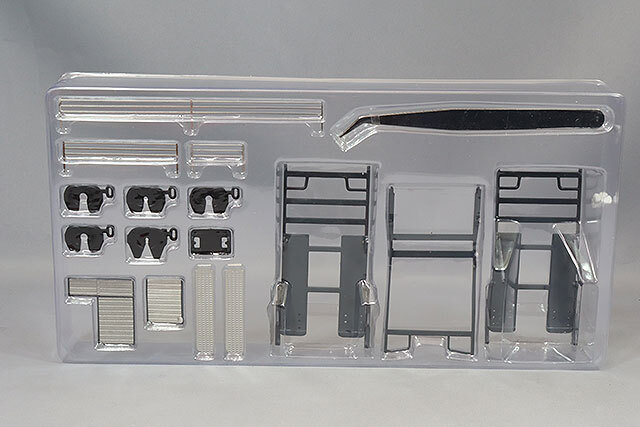 GCD 1/64 メルセデスベンツアクトロス 2 左ハンドル シルバー